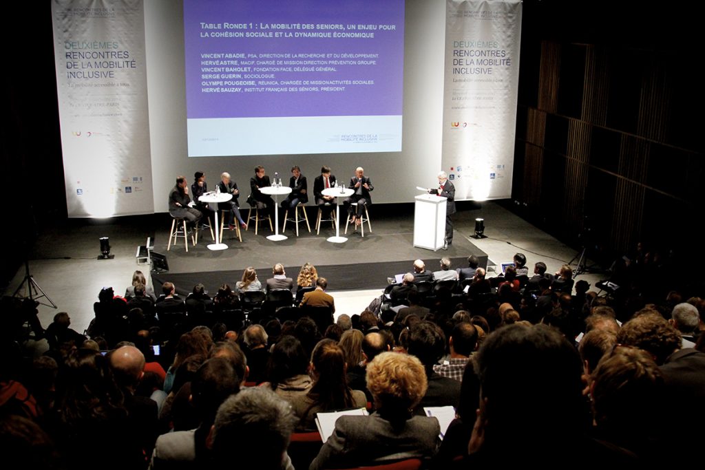 Le Laboratoire de la Mobilité Inclusive a organisé les Deuxièmes Rencontres de la Mobilité Inclusive le 3 décembre 2014 au CENTQUATRE à Paris, réunissant plus de 200 acteurs issus du monde de l’entreprise, de la société civile et de la sphère institutionnelle.